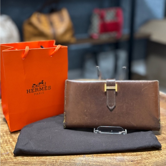 Hermes Handbags - VINTAGE HERMES LEATHER H WALLET